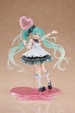 Manga Figures: Hatsune Miku AMP+ PVC Statue Hatsune Miku Birthday 2025 Party Ver. 21 cm (1)